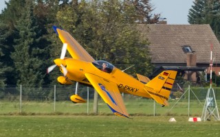 Bild: 16743 Fotograf: Uwe Bethke Airline: Privat Flugzeugtype: Stephens Akro Laser 230