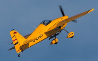 Bild: 16744 Fotograf: Uwe Bethke Airline: Privat Flugzeugtype: Stephens Akro Laser 230