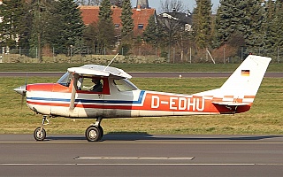 Bild: 16881 Fotograf: Frank Airline: Privat Flugzeugtype: Reims Aviation Reims-Cessna F150H