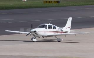 Bild: 16024 Fotograf: Michael Pavlotski Airline: Privat Flugzeugtype: Cirrus Design SR20