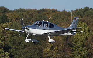 Bild: 17913 Fotograf: Uwe Bethke Airline: Flug-Förderungsgemeinschaft e.V. Flugzeugtype: Cirrus Design SR22 GTS