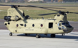 Bild: 17946 Fotograf: Uwe Bethke Airline: USA - Army Flugzeugtype: Boeing-Vertol CH-47 F Chinook