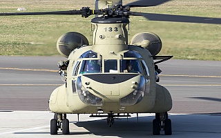 Bild: 17960 Fotograf: Uwe Bethke Airline: USA - Army Flugzeugtype: Boeing-Vertol CH-47 F Chinook