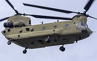 Bild: 18058 Fotograf: Uwe Bethke Airline: USA - Army Flugzeugtype: Boeing-Vertol CH-47 F Chinook