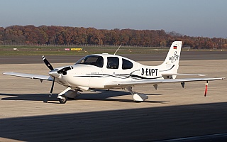 Bild: 18080 Fotograf: Frank Airline: RheinMain Flightcenter Flugzeugtype: Cirrus Design SR20 GTS