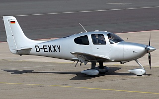 Bild: 17232 Fotograf: Frank Airline: Privat Flugzeugtype: Cirrus Design SR22