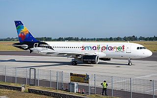 Bild: 17415 Fotograf: Uwe Bethke Airline: Small Planet Airlines Flugzeugtype: Airbus A320-200