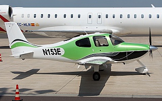 Bild: 17541 Fotograf: Frank Airline: Privat Flugzeugtype: Cirrus Design SR22