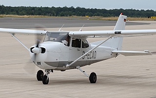 Bild: 17585 Fotograf: Frank Airline: Luftsportverein Kiel e.V. Flugzeugtype: Cessna 172R Skyhawk II