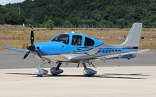 Bild: 17638 Fotograf: Frank Airline: Privat Flugzeugtype: Cirrus Design SR22T