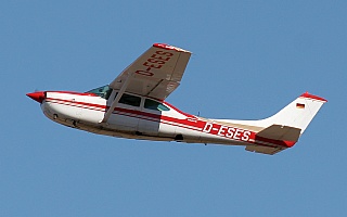 Bild: 17729 Fotograf: Frank Airline: Privat Flugzeugtype: Reims Aviation Reims-Cessna FR182 Skylane RG