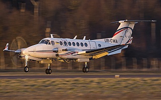 Bild: 18221 Fotograf: Uwe Bethke Airline: UkSATSE Flugzeugtype: Beechcraft B300 Super King Air 350