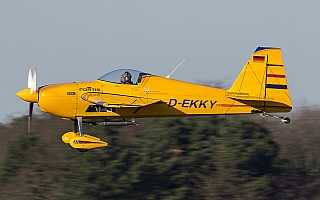 Bild: 18236 Fotograf: Uwe Bethke Airline: Privat Flugzeugtype: Stephens Akro Laser 230