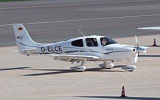 Bild: 18457 Fotograf: Frank Airline: Privat Flugzeugtype: Cirrus Design SR22 GTS