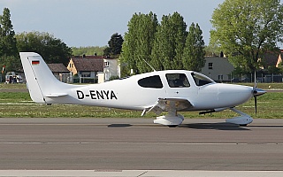 Bild: 18497 Fotograf: Frank Airline: Flug-Förderungsgemeinschaft e.V. Flugzeugtype: Cirrus Design SR20