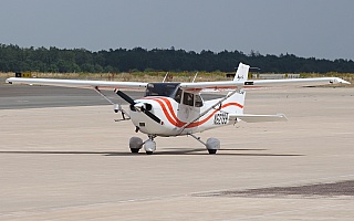 Bild: 18751 Fotograf: Frank Airline: Privat Flugzeugtype: Cessna 172S Skyhawk SP