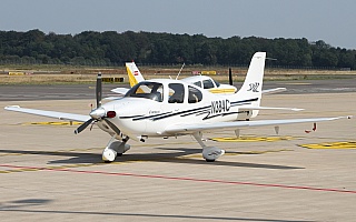 Bild: 18934 Fotograf: Frank Airline: Privat Flugzeugtype: Cirrus Design SR22