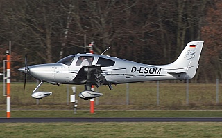 Bild: 19327 Fotograf: Frank Airline: Flight Center Hannover GmbH Flugzeugtype: Cirrus Design SR20 G3