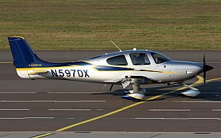 Bild: 20677 Fotograf: Frank Airline: Privat Flugzeugtype: Cirrus Design SR22T GTS