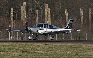 Bild: 19552 Fotograf: Frank Airline: Privat Flugzeugtype: Cirrus Design SR22 GTS Turbo