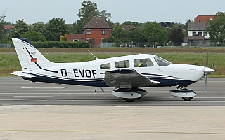 Bild: 20010 Fotograf: Frank Airline: LSV Vilshofen e. V.  Flugzeugtype: Piper PA-28-181 Archer III