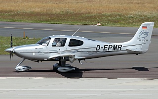 Bild: 20126 Fotograf: Frank Airline: Oberpfälzer Motorflieger-Club Weiden Flugzeugtype: Cirrus Design SR22 GTS G3 Turbo
