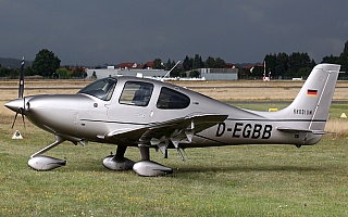 Bild: 21358 Fotograf: Frank Airline: Privat Flugzeugtype: Cirrus Design SR22 GTS