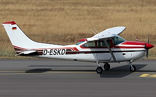 Bild: 22021 Fotograf: Frank Airline: Privat Flugzeugtype: Cessna TR182 Turbo Skylane RG