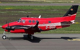 Bild: 24218 Fotograf: Frank Airline: Privat Flugzeugtype: Beechcraft C90GTi King Air