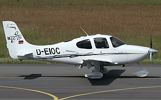 Bild: 24331 Fotograf: Frank Airline: Privat Flugzeugtype: Cirrus Design SR22 GTS