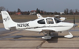 Bild: 25756 Fotograf: Frank Airline: Privat Flugzeugtype: Cirrus Design SR22 GTS